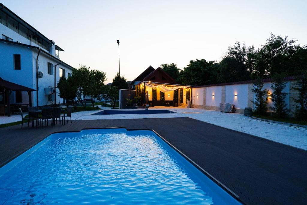 Piscină exterioară
